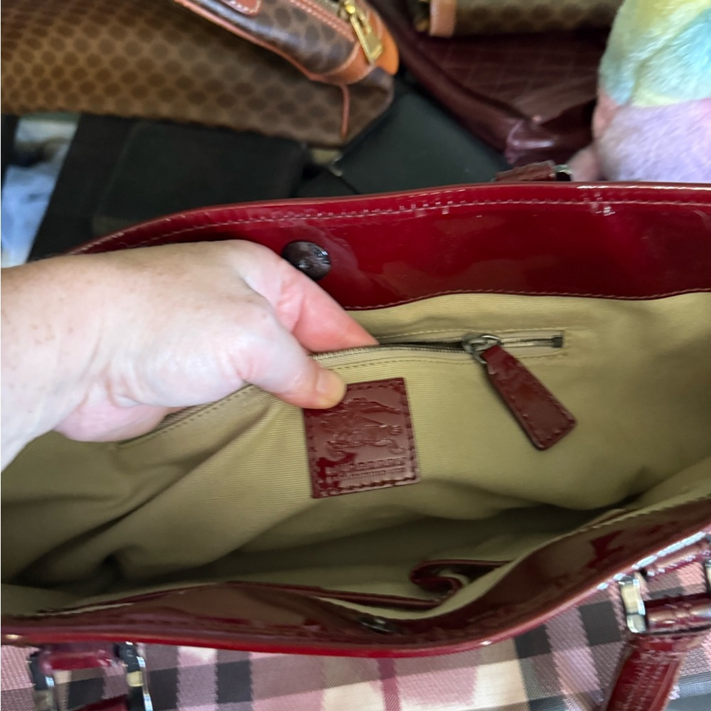 Burberry tote! Just in time for Valentine’s Day! - Picture 5 of 12